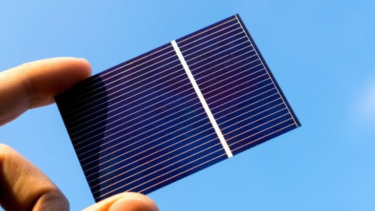 Singlet Fission technology in solar panel